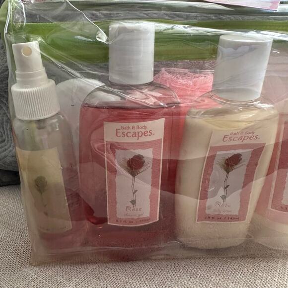 Vintage Bath & Body Works Escapes Cosmetic Bag Set Set Rose Cream Spray Gel - Picture 14 of 16